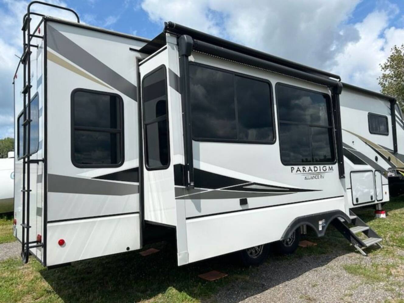 A photo of this 2021 Alliance Rv Paradigm 310RL