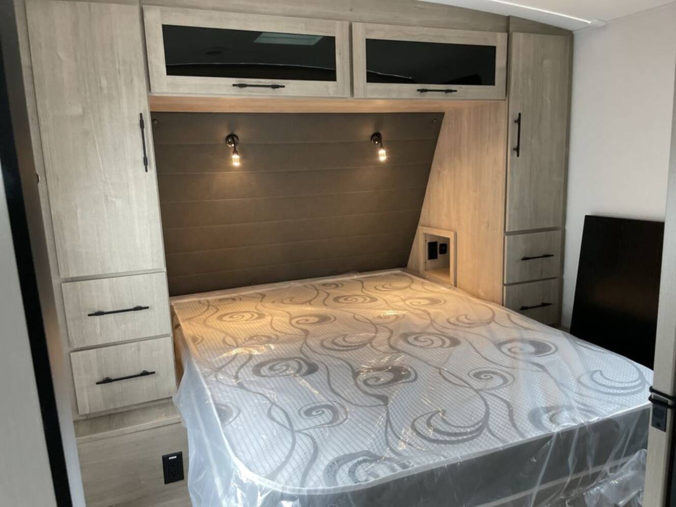 A photo of this 2025 Grand Design Imagine 2300MK