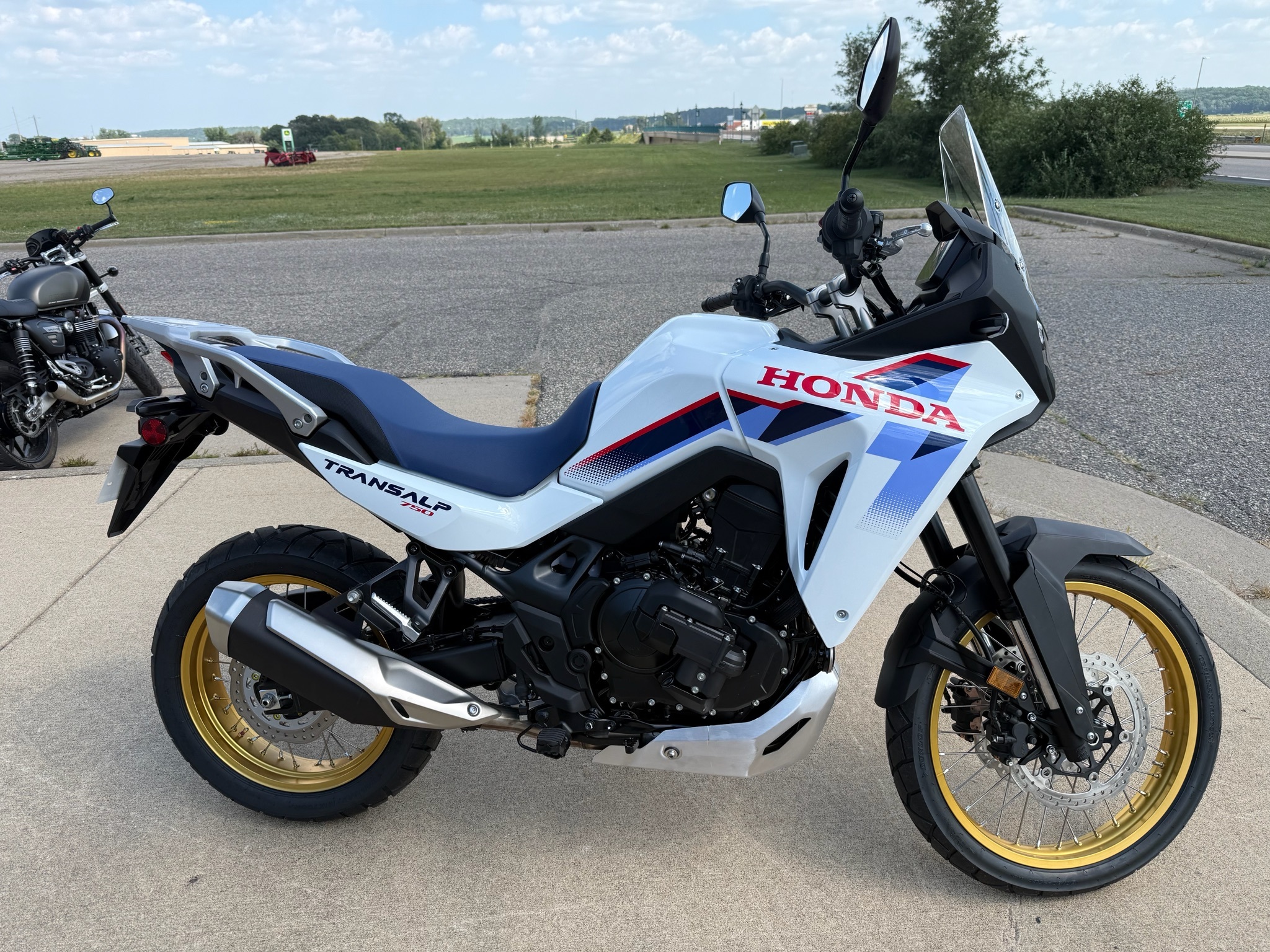 2026 Honda Transalp E-Clutch E-CLUTCH in Belle Plaine, MN