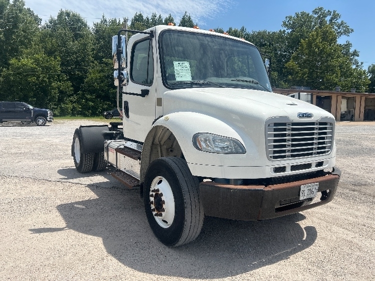 2019 FREIGHTLINER BUSINESS CLASS M2 106 in Poplar Bluff, MO