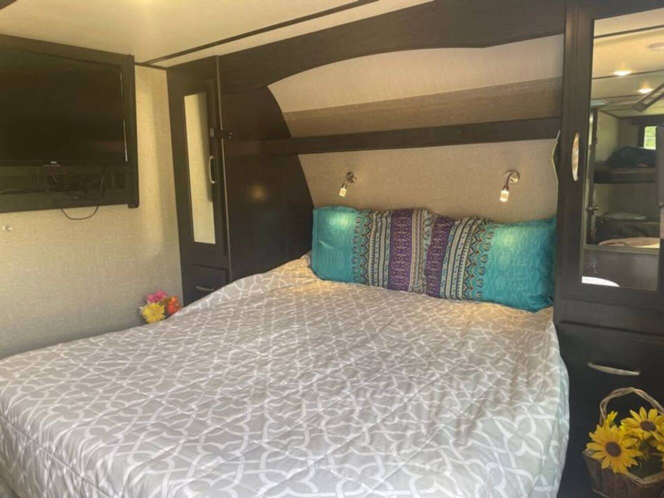 A photo of this 2019 Grand Design Imagine 21BHE