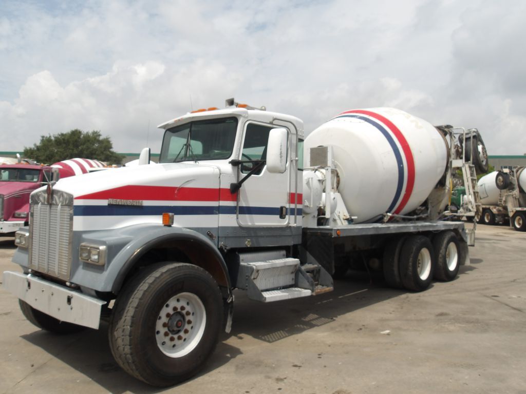 2004 KENWORTH W900 in Houston, TX