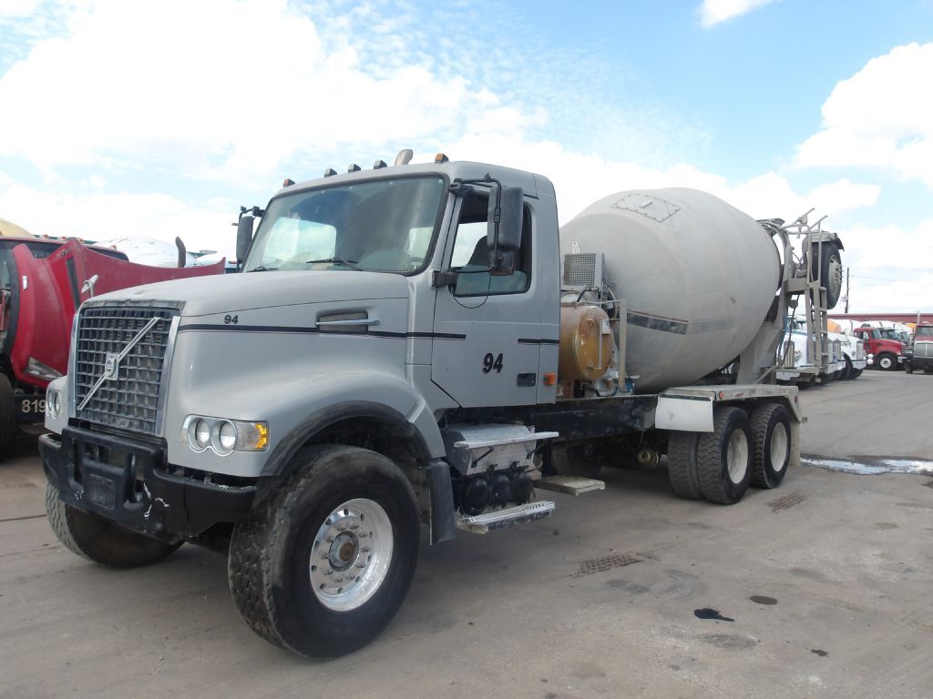 2007 VOLVO VHD in Houston, TX