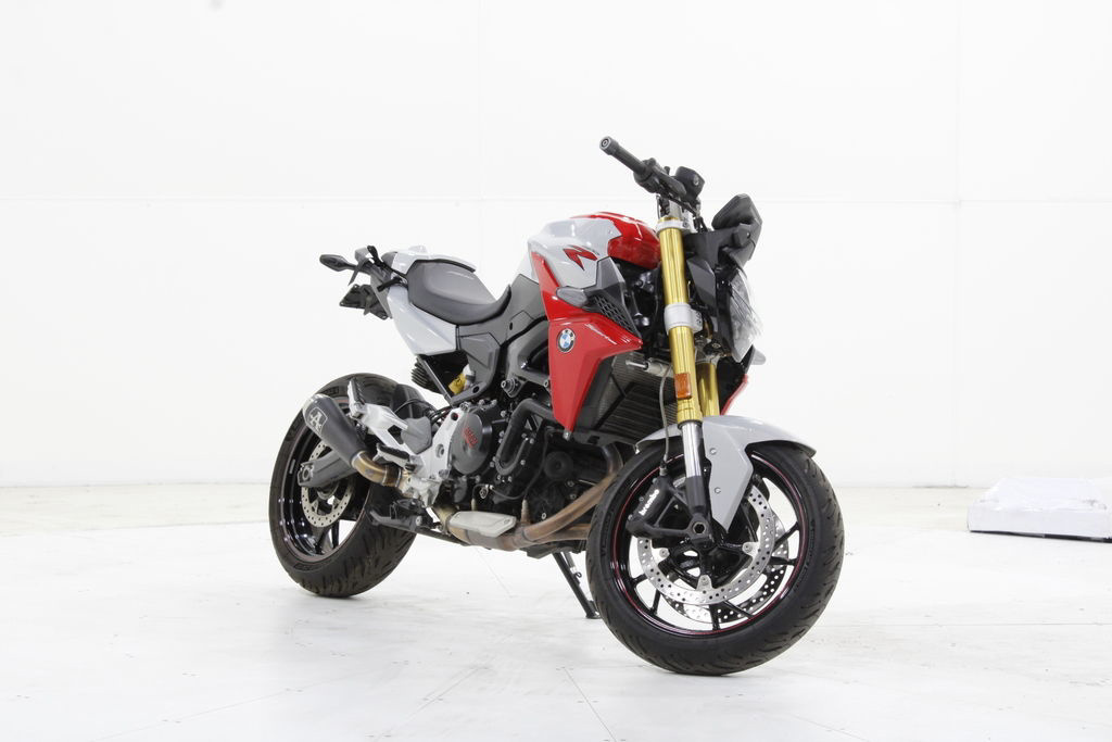 2021 BMW F 900 R Hockenheim Silver Met. / Racing Red Low Susp.