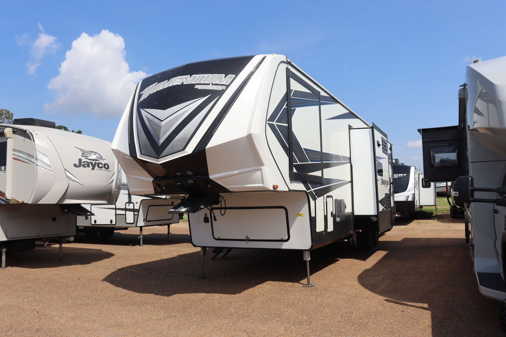 2020 Grand Design Momentum M-Class 351M in southaven MS