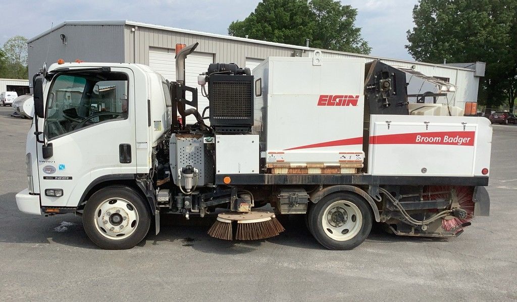 2019 ISUZU NRR in Rochester, NY