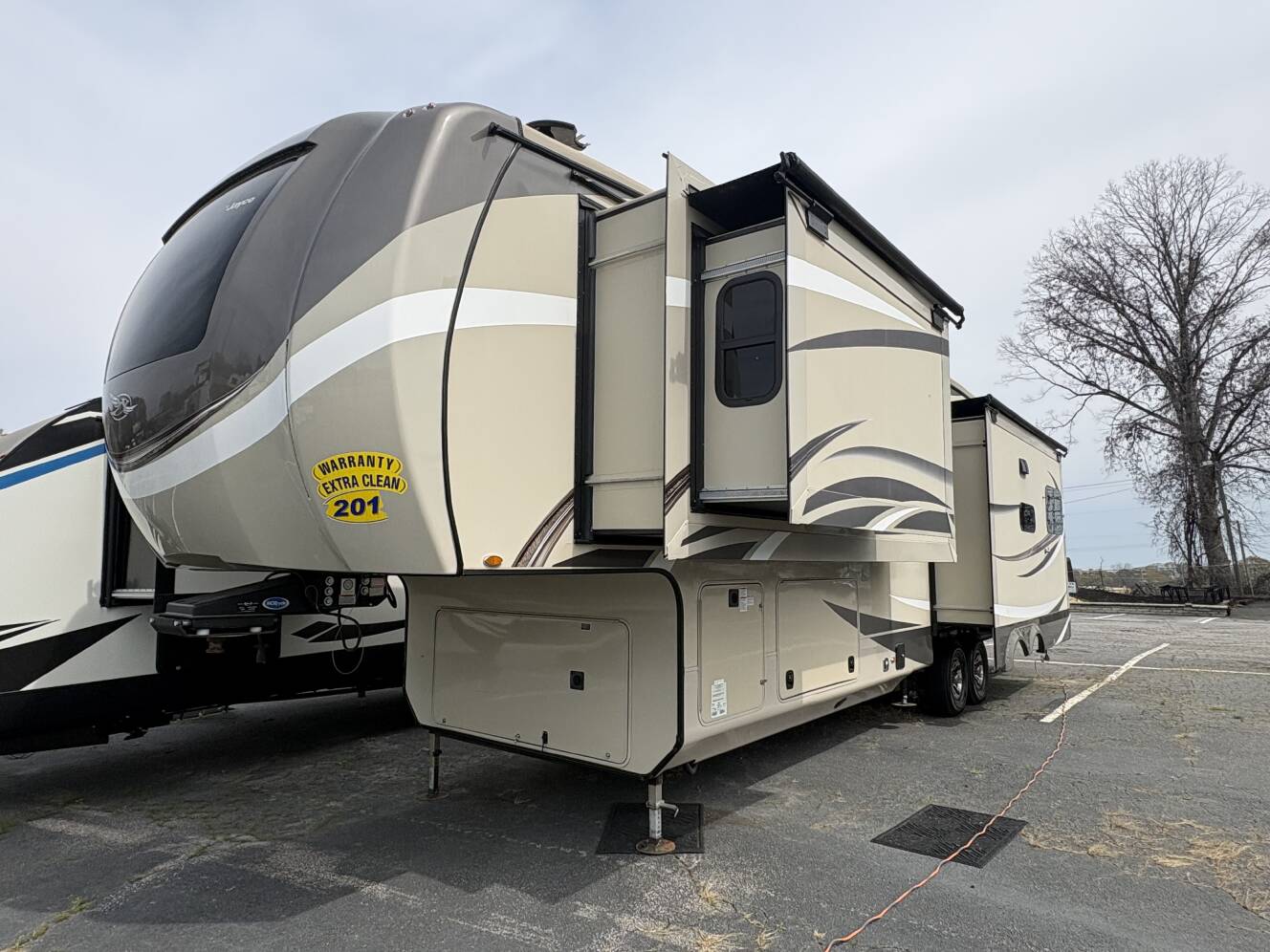 A photo of this 2020 Jayco PINNACLE 36 SSWS