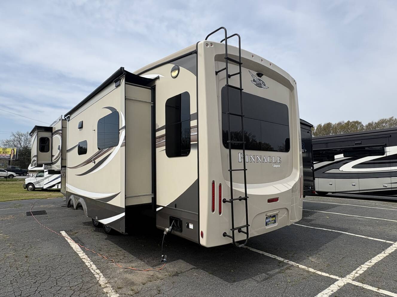 A photo of this 2020 Jayco PINNACLE 36 SSWS