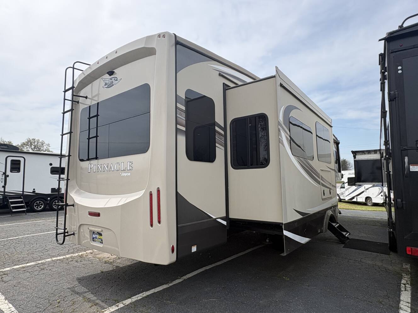 A photo of this 2020 Jayco PINNACLE 36 SSWS