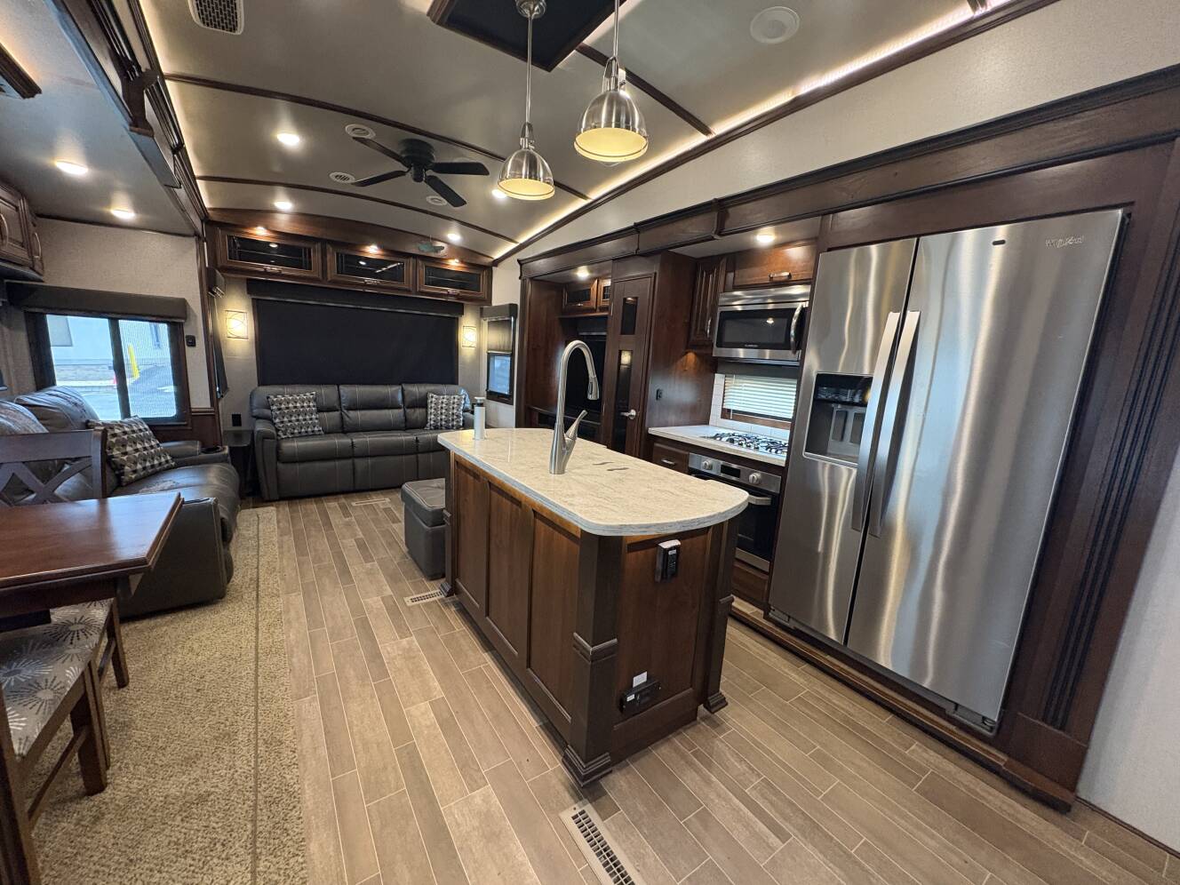 A photo of this 2020 Jayco PINNACLE 36 SSWS