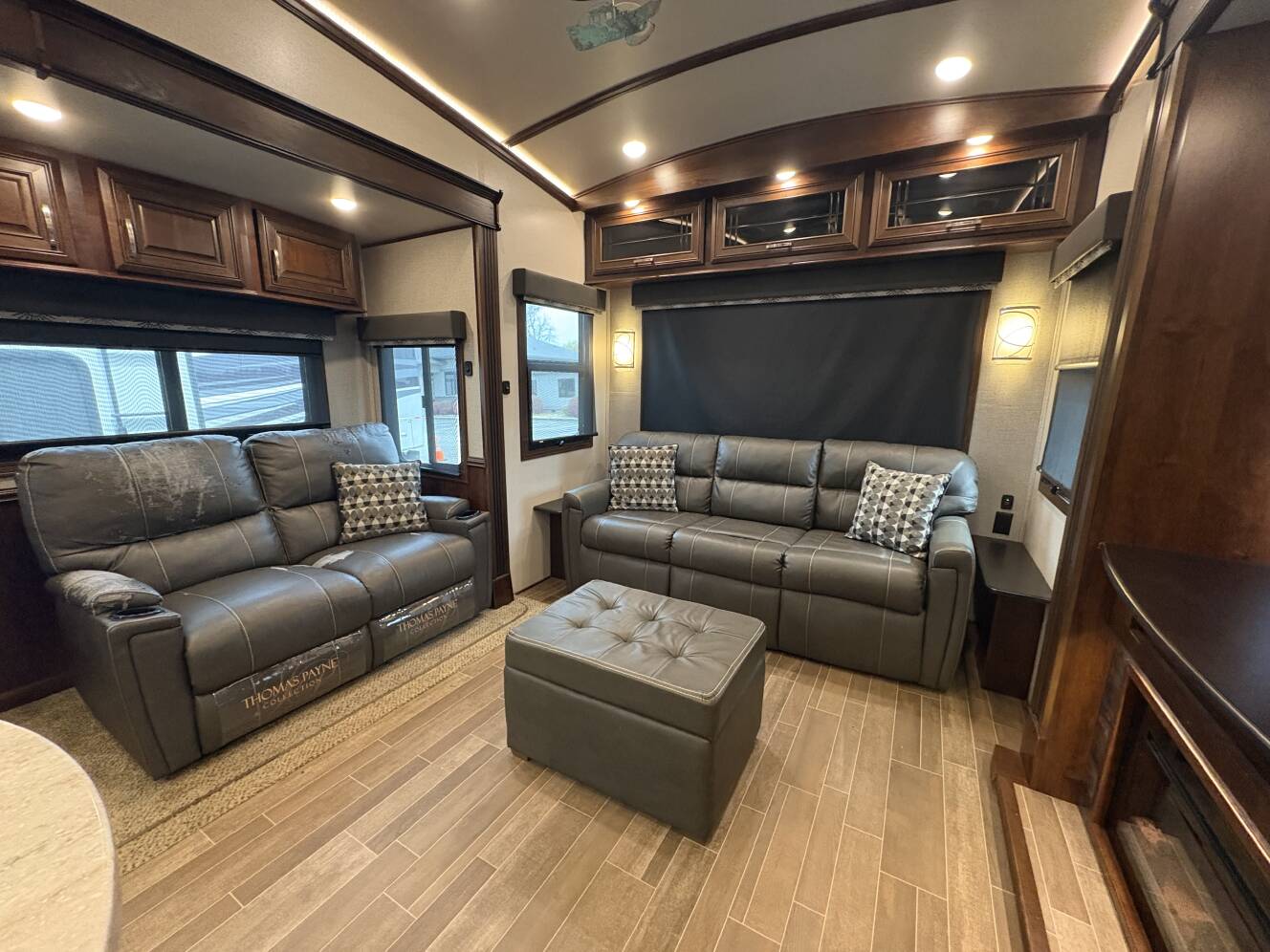 A photo of this 2020 Jayco PINNACLE 36 SSWS