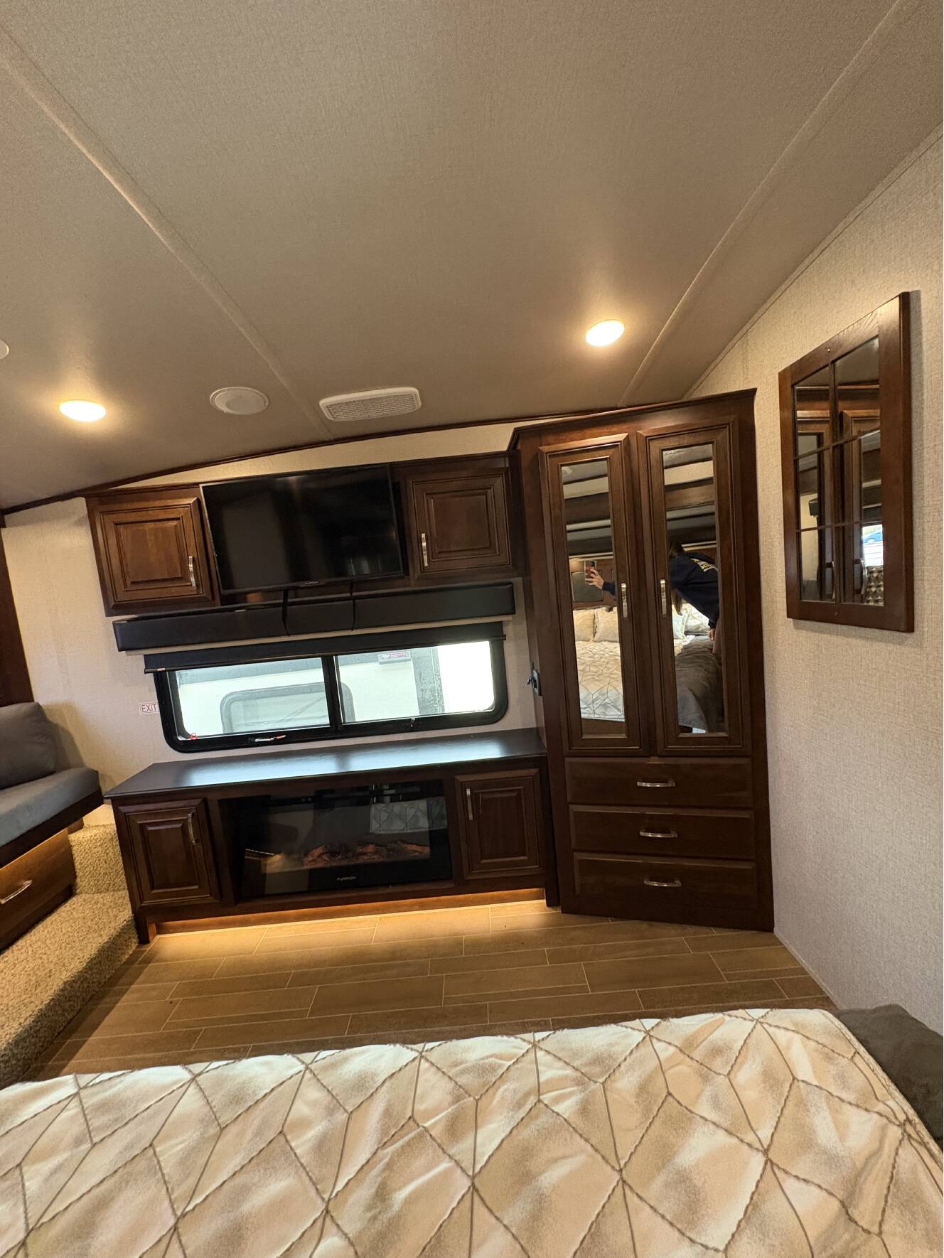 A photo of this 2020 Jayco PINNACLE 36 SSWS