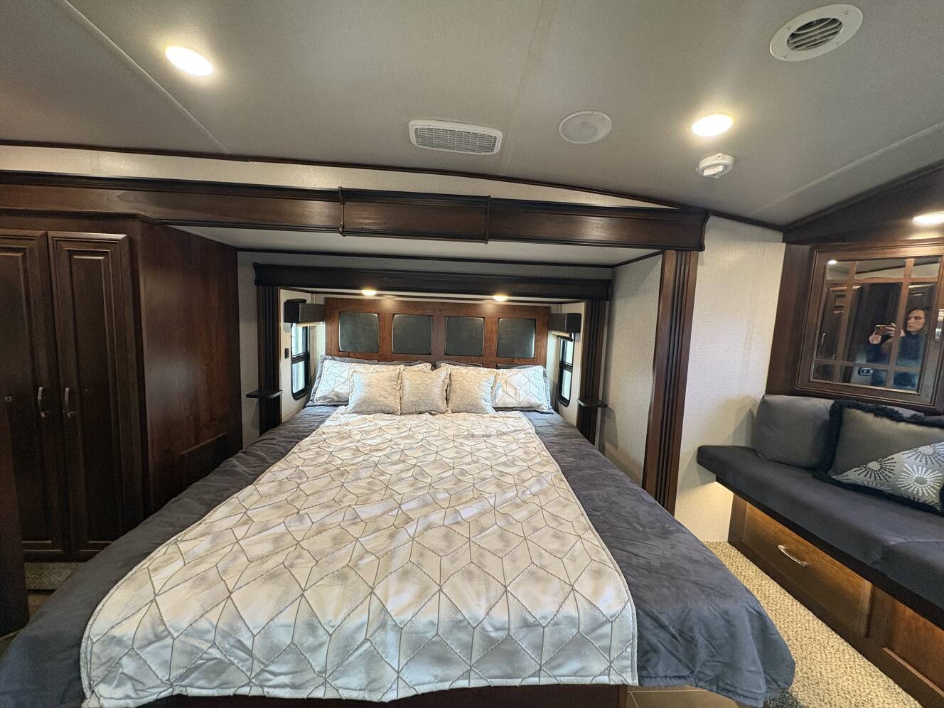 A photo of this 2020 Jayco PINNACLE 36 SSWS