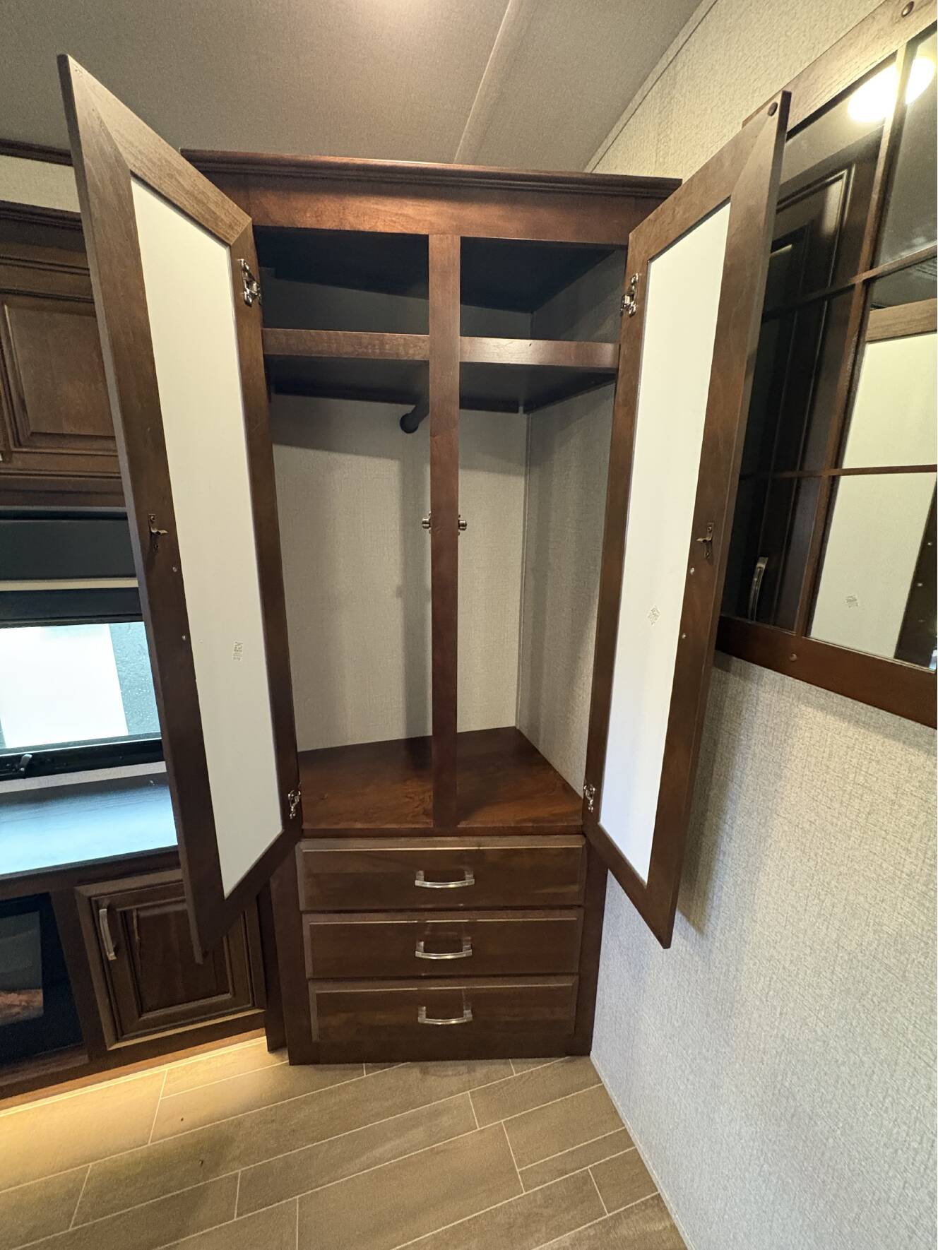 A photo of this 2020 Jayco PINNACLE 36 SSWS