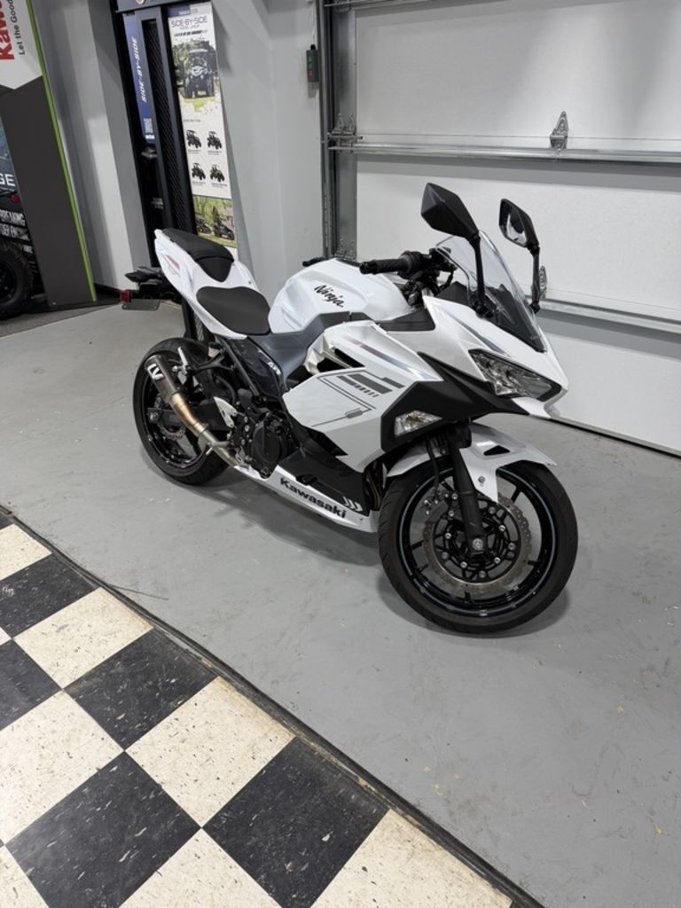 2023 Kawasaki Ninja® 400 Metallic Magnetic Dark Gray/Twilight Blue BASE in Middletown, NJ