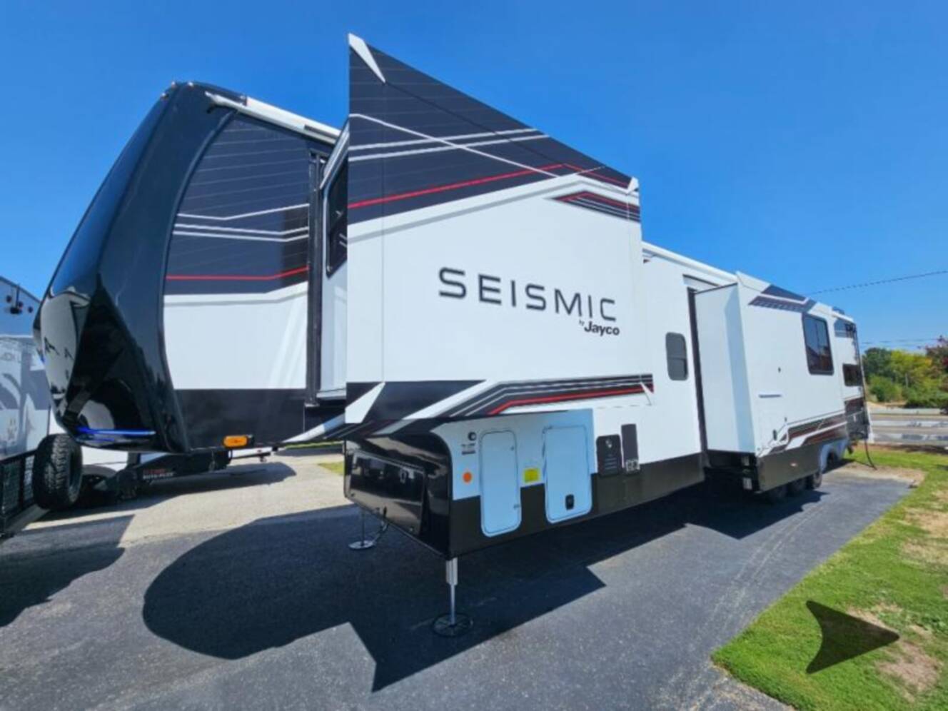 A photo of this 2026 Jayco Seismic 395