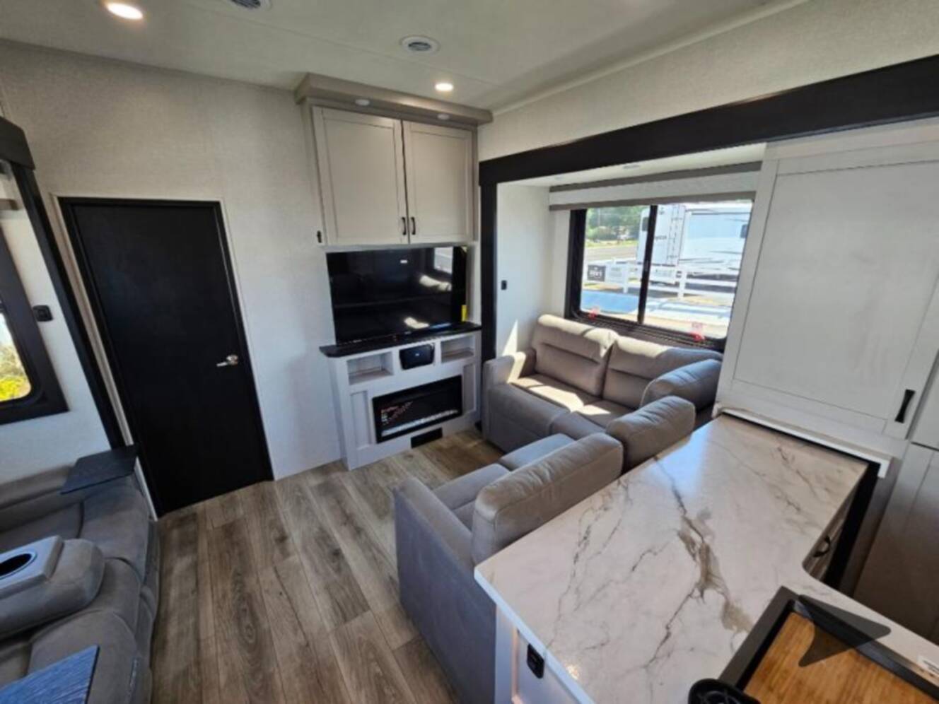 A photo of this 2026 Jayco Seismic 395