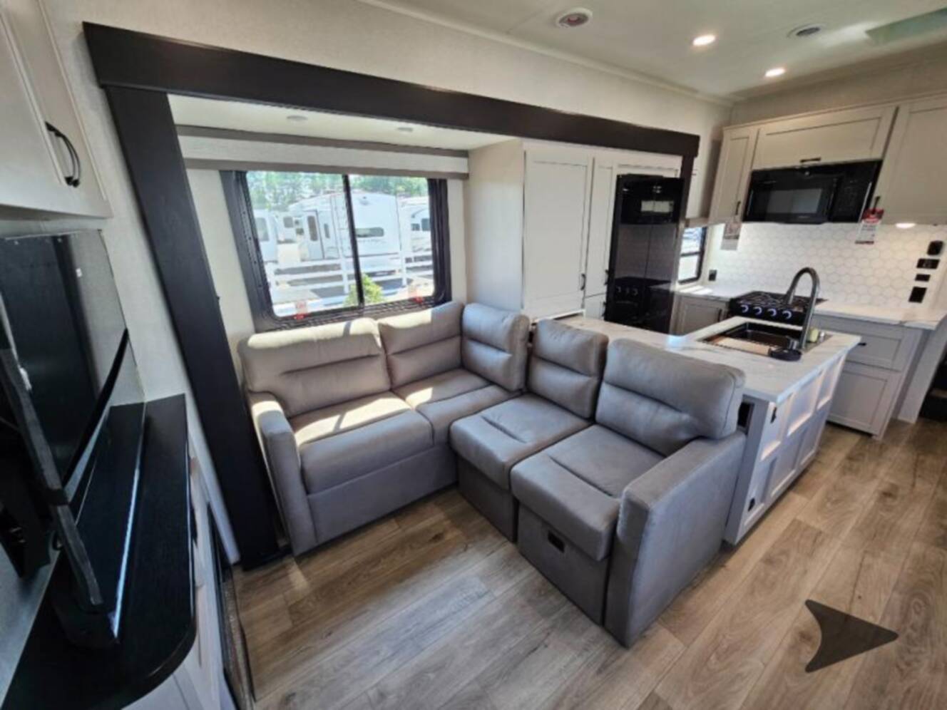 A photo of this 2026 Jayco Seismic 395