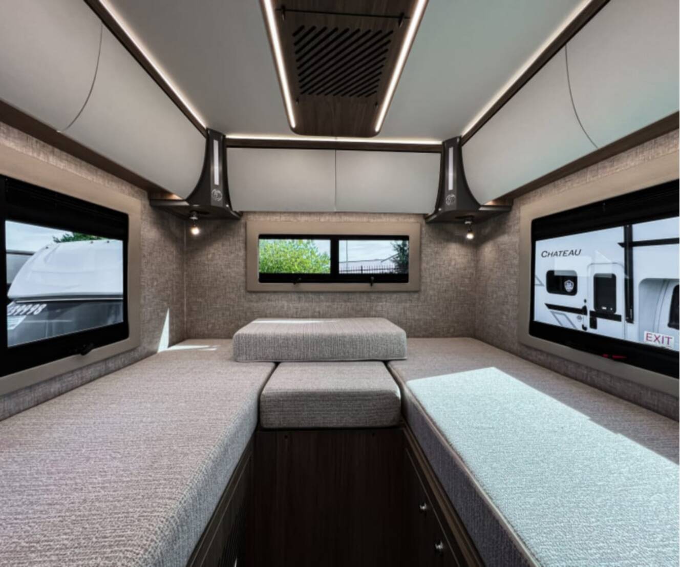 A photo of this 2027 Tiffin WAYFARER 25XLW