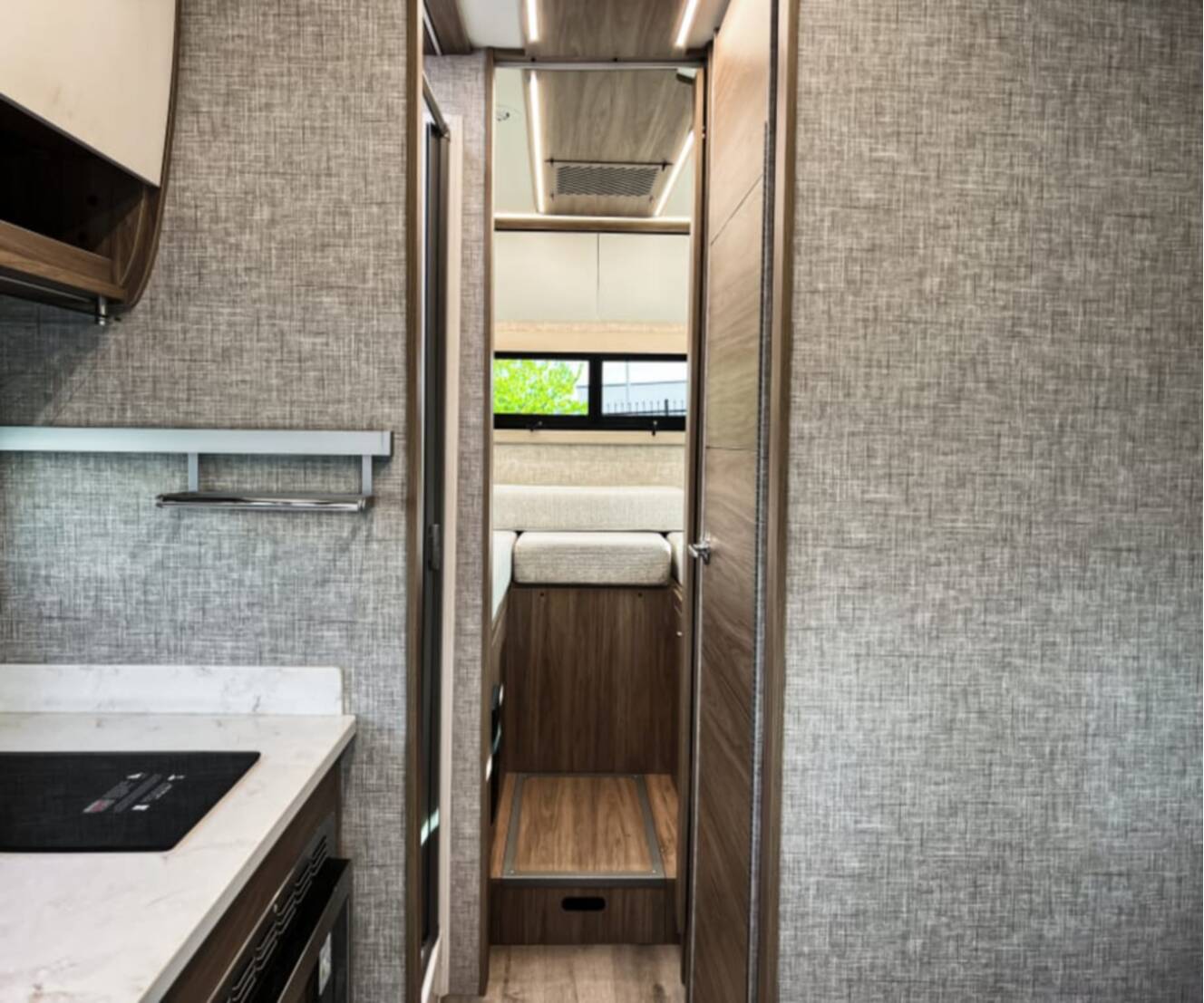 A photo of this 2027 Tiffin WAYFARER 25XLW