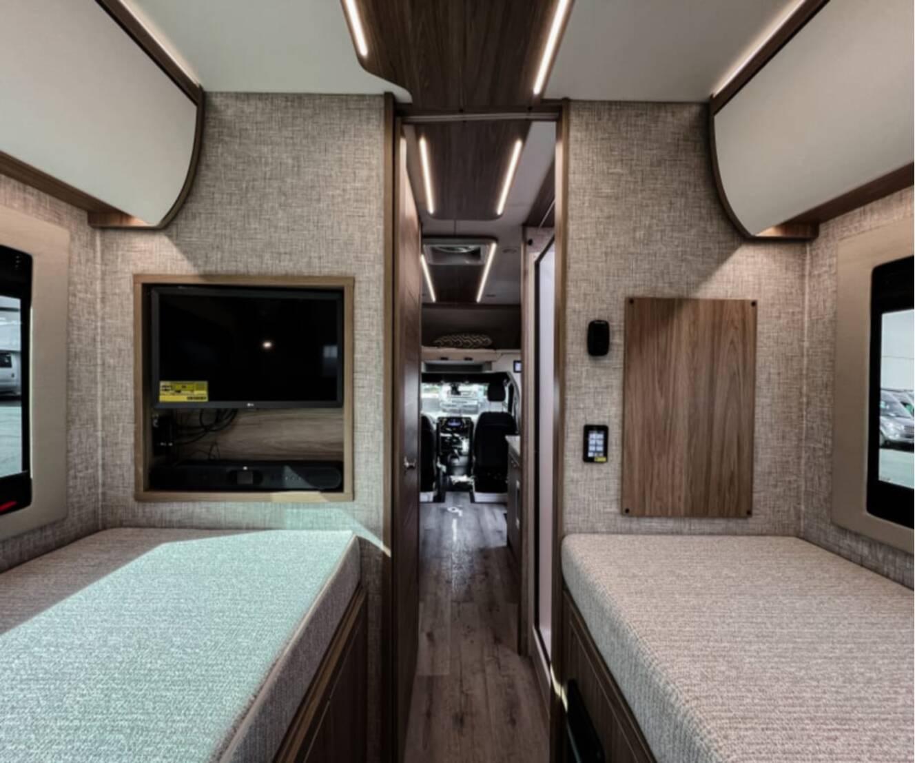 A photo of this 2027 Tiffin WAYFARER 25XLW