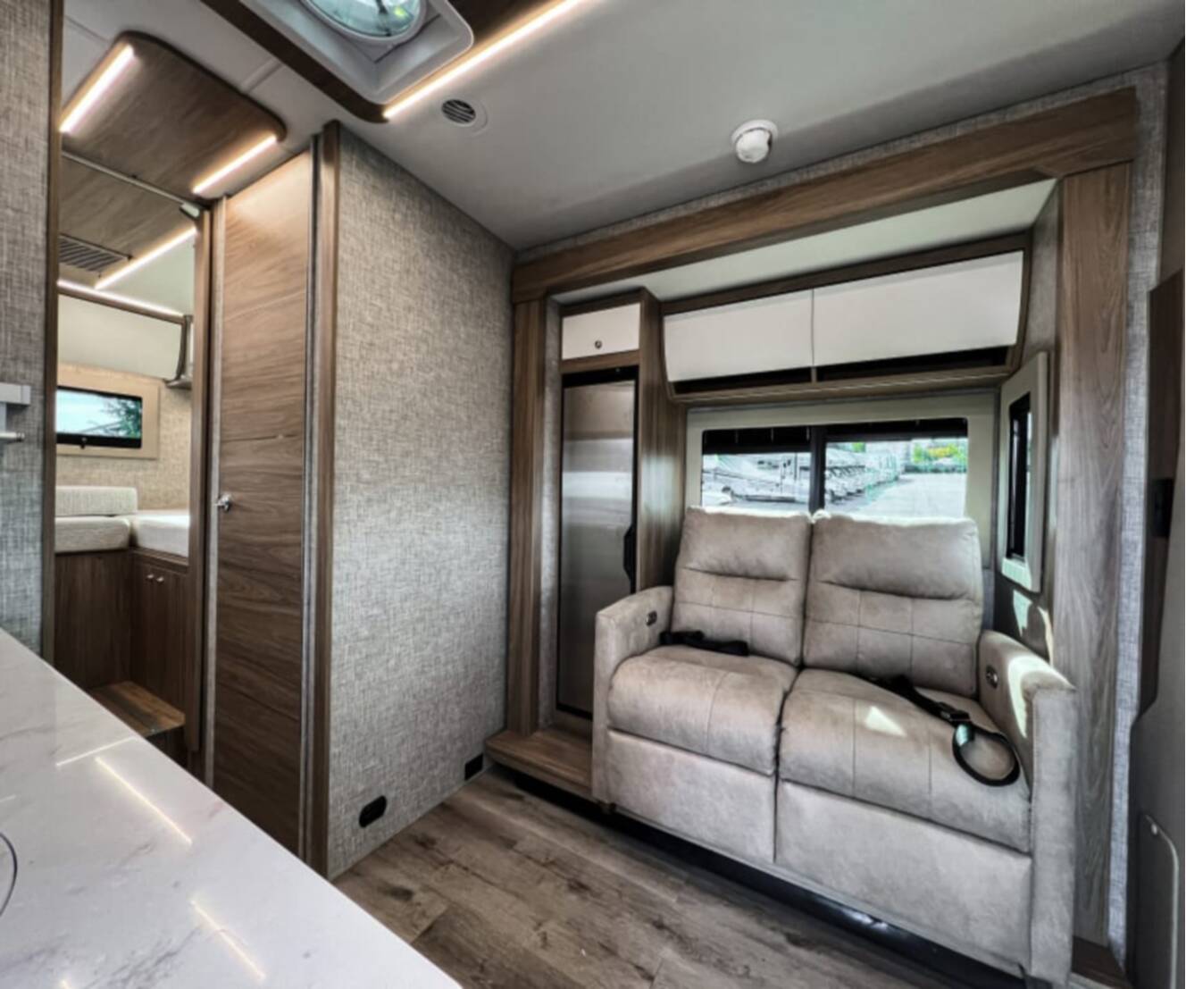A photo of this 2027 Tiffin WAYFARER 25XLW