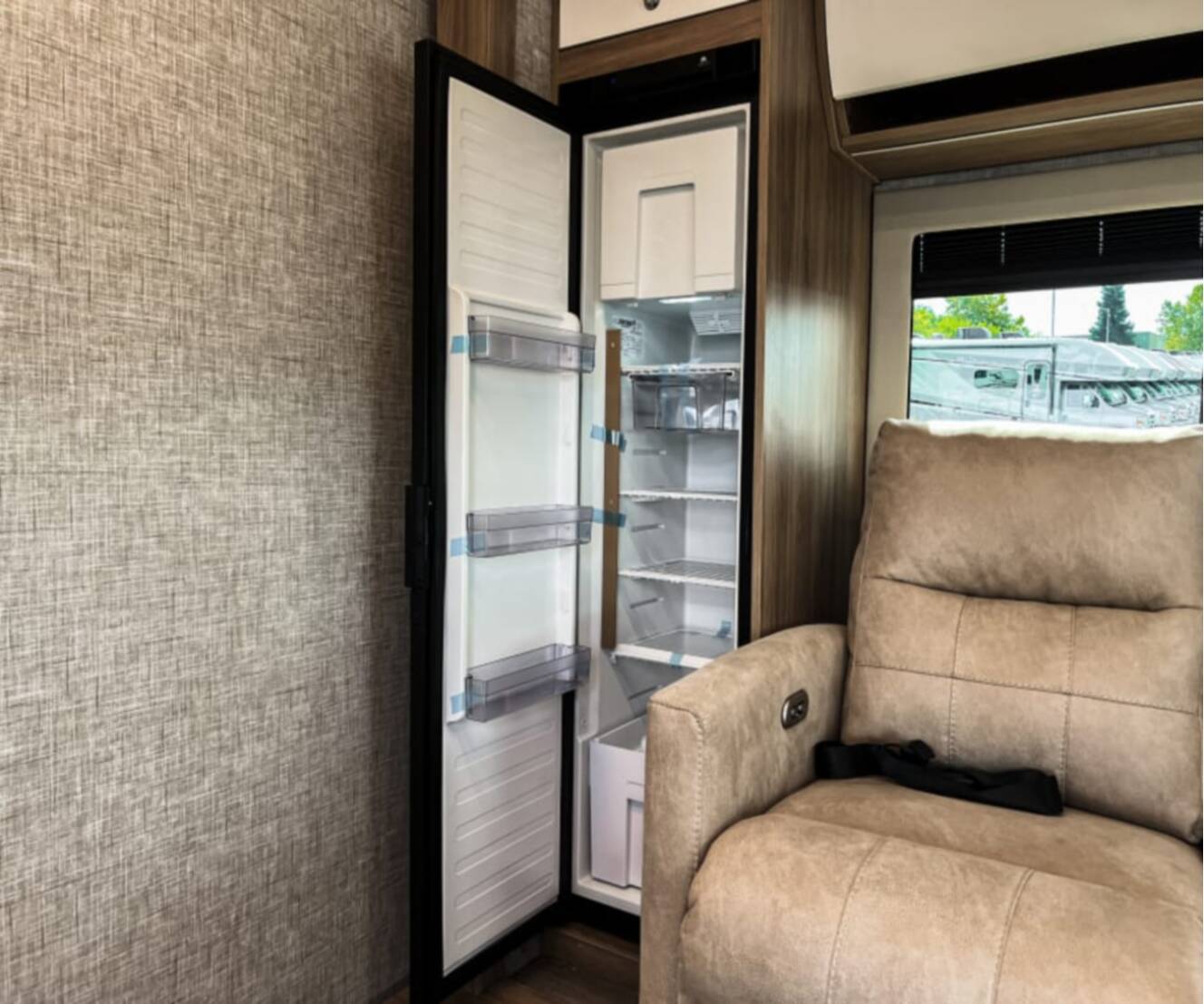A photo of this 2027 Tiffin WAYFARER 25XLW