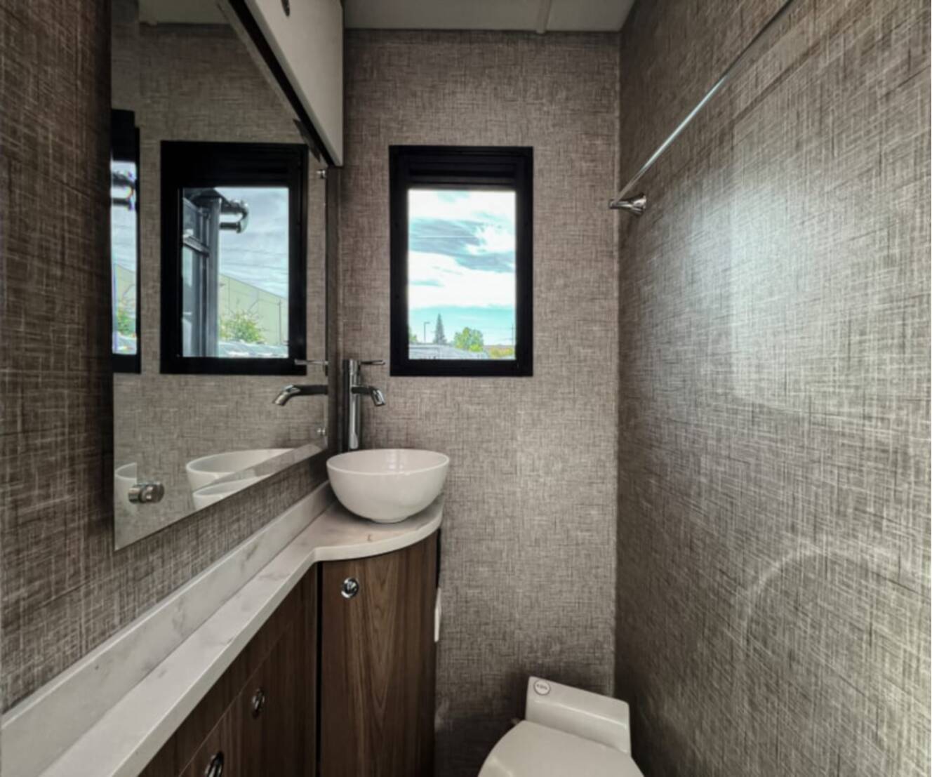 A photo of this 2027 Tiffin WAYFARER 25XLW