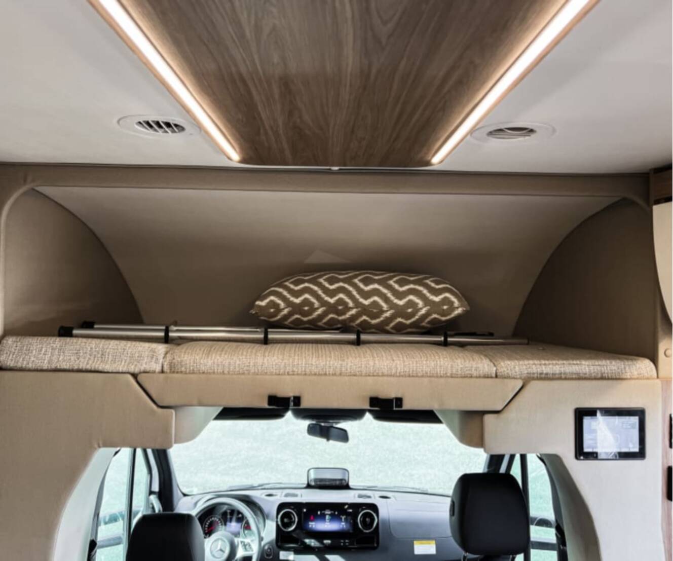 A photo of this 2027 Tiffin WAYFARER 25XLW