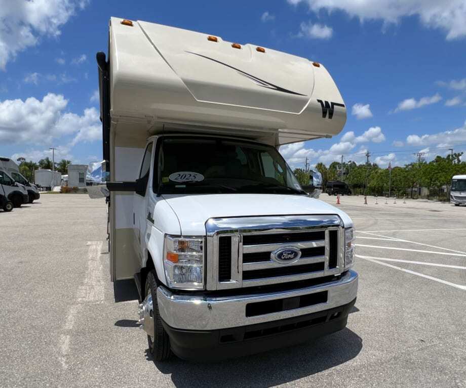 2025 Winnebago MINNIE WINNIE 22M in sanford FL