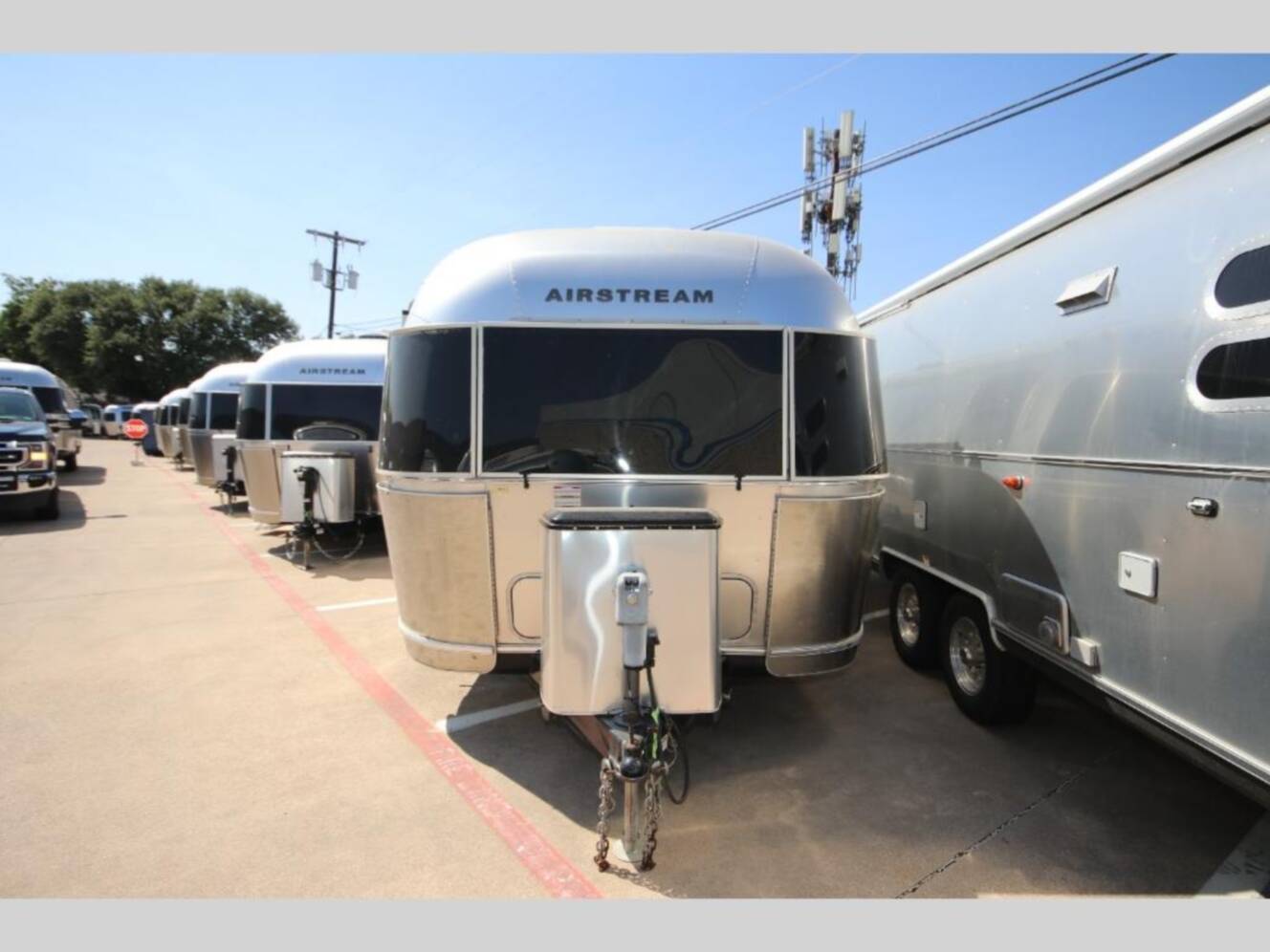 A photo of this 2019 Airstream Globetrotter 27FBQ