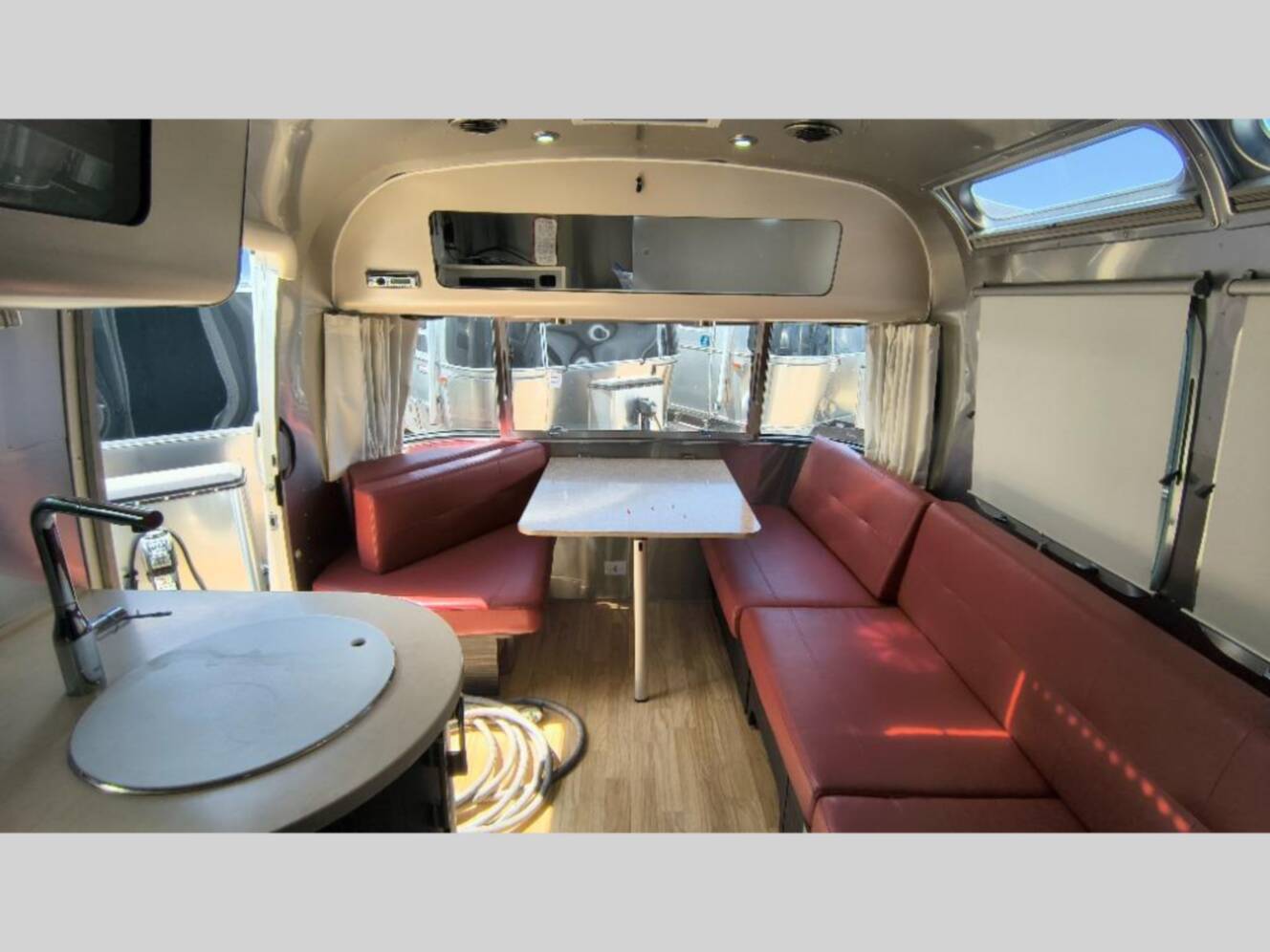A photo of this 2018 Airstream International Signature 27FB