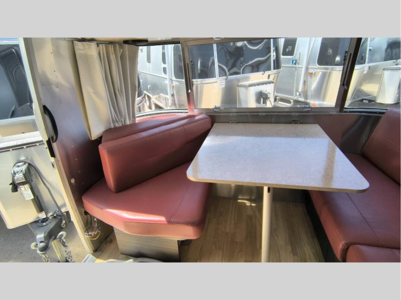 A photo of this 2018 Airstream International Signature 27FB