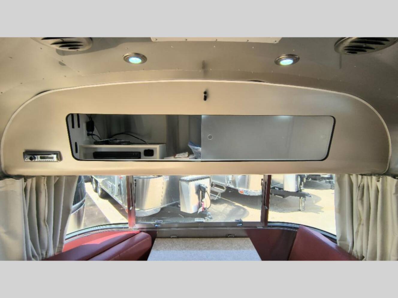 A photo of this 2018 Airstream International Signature 27FB