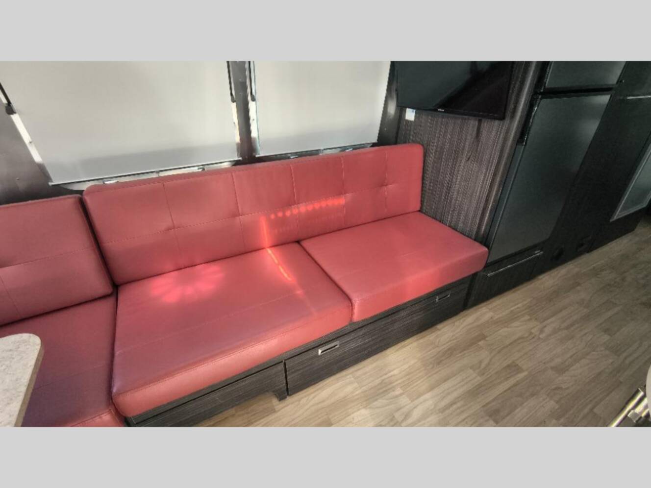 A photo of this 2018 Airstream International Signature 27FB