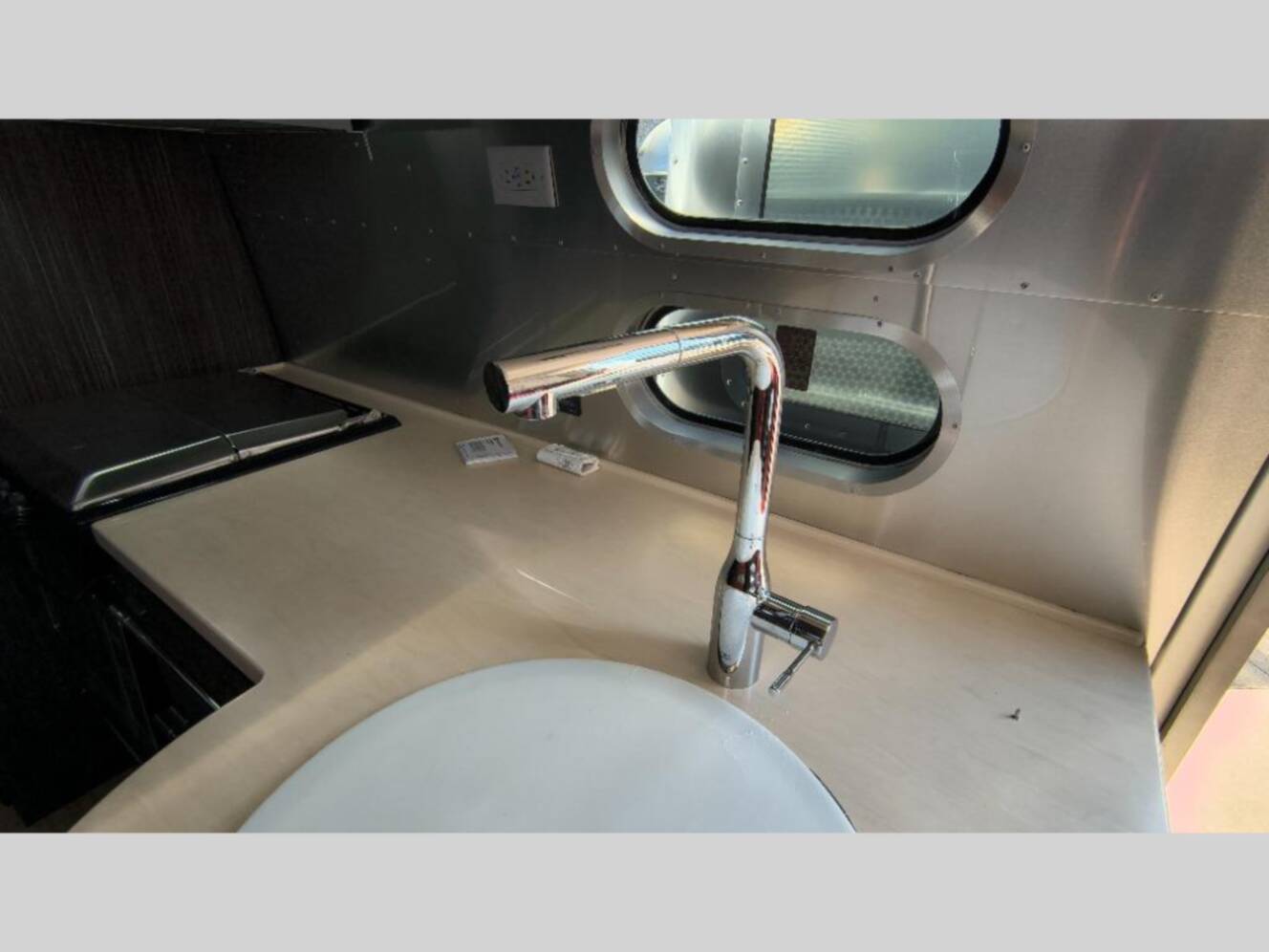A photo of this 2018 Airstream International Signature 27FB