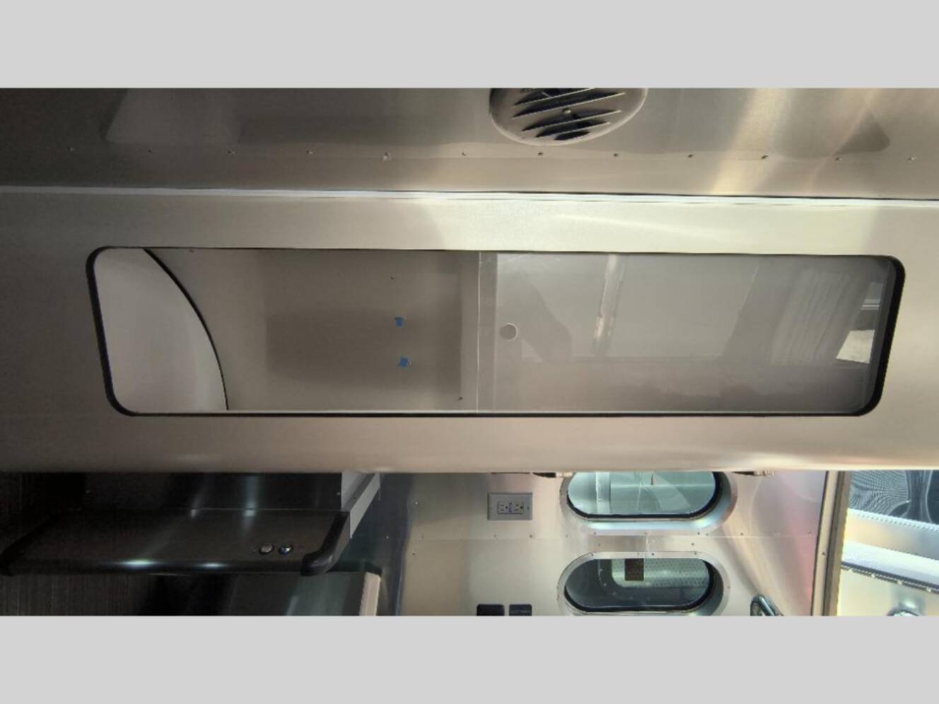 A photo of this 2018 Airstream International Signature 27FB