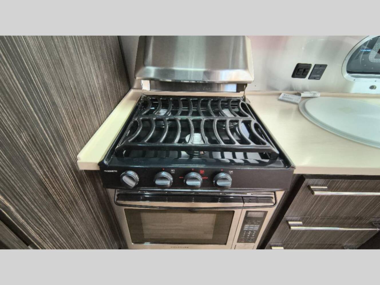 A photo of this 2018 Airstream International Signature 27FB