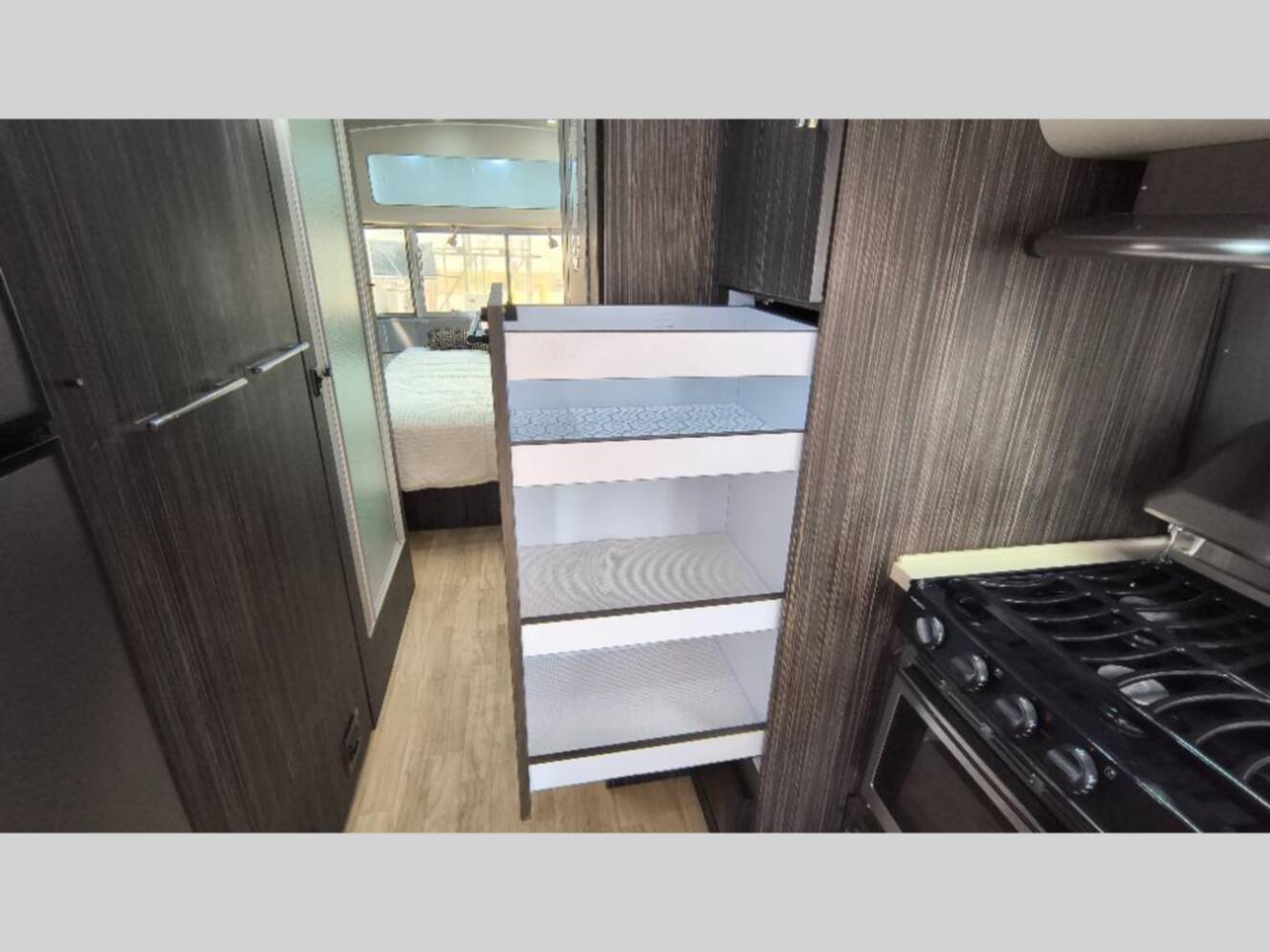 A photo of this 2018 Airstream International Signature 27FB