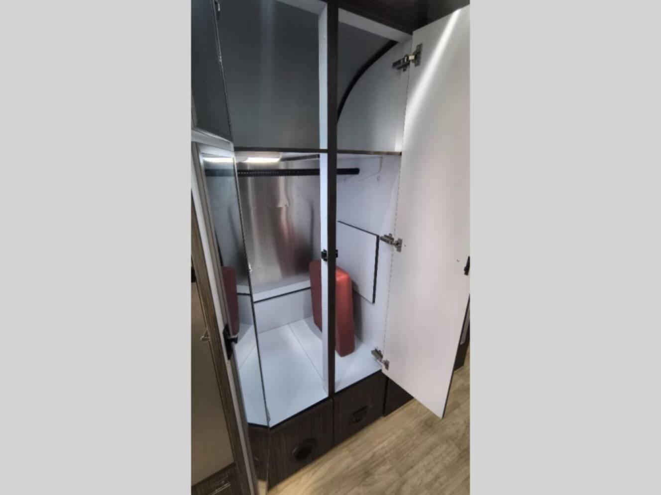 A photo of this 2018 Airstream International Signature 27FB