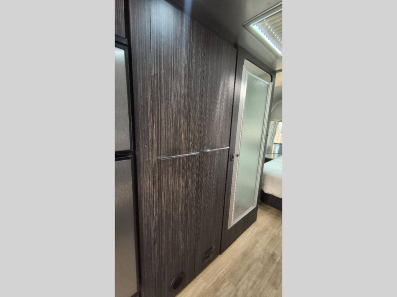 A photo of this 2018 Airstream International Signature 27FB