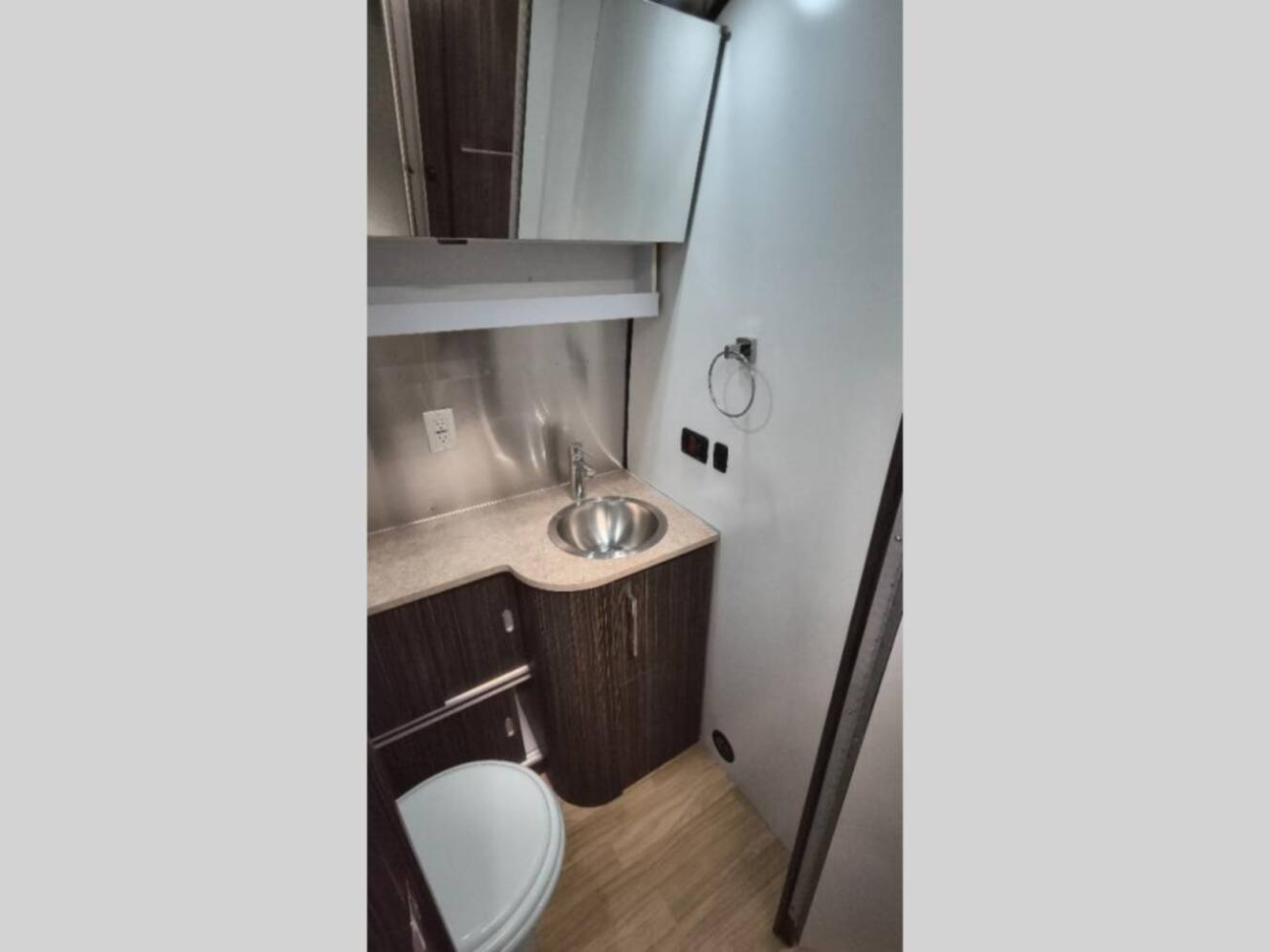 A photo of this 2018 Airstream International Signature 27FB