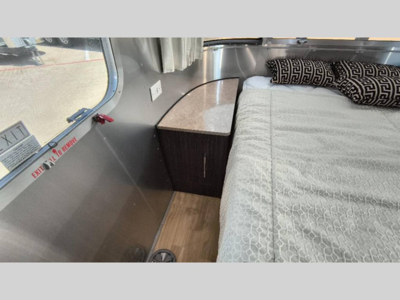 A photo of this 2018 Airstream International Signature 27FB
