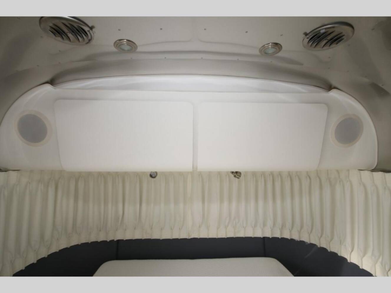 A photo of this 2019 Airstream Globetrotter 27FBQ