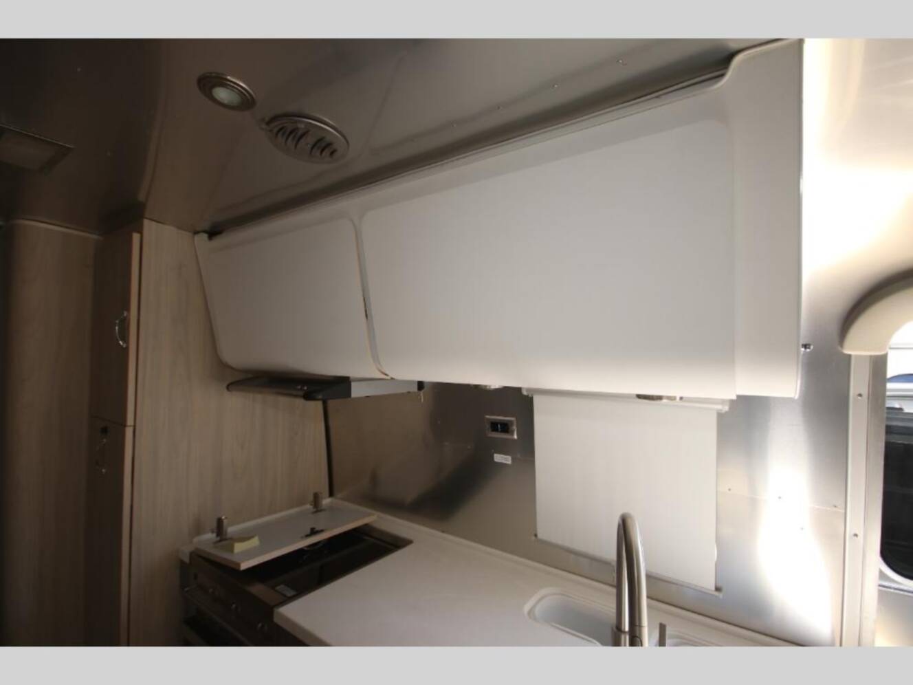 A photo of this 2019 Airstream Globetrotter 27FBQ