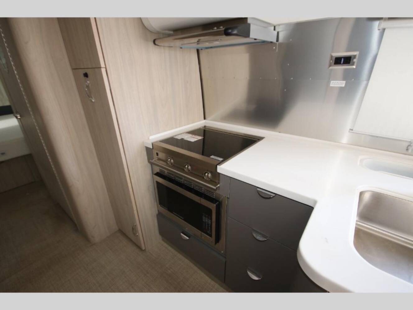 A photo of this 2019 Airstream Globetrotter 27FBQ