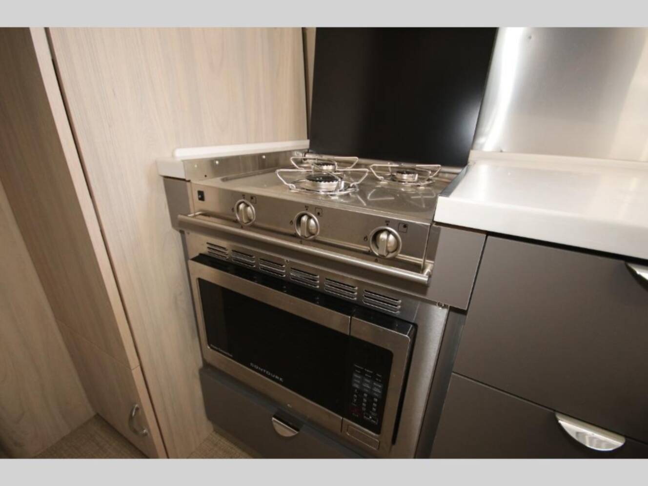 A photo of this 2019 Airstream Globetrotter 27FBQ