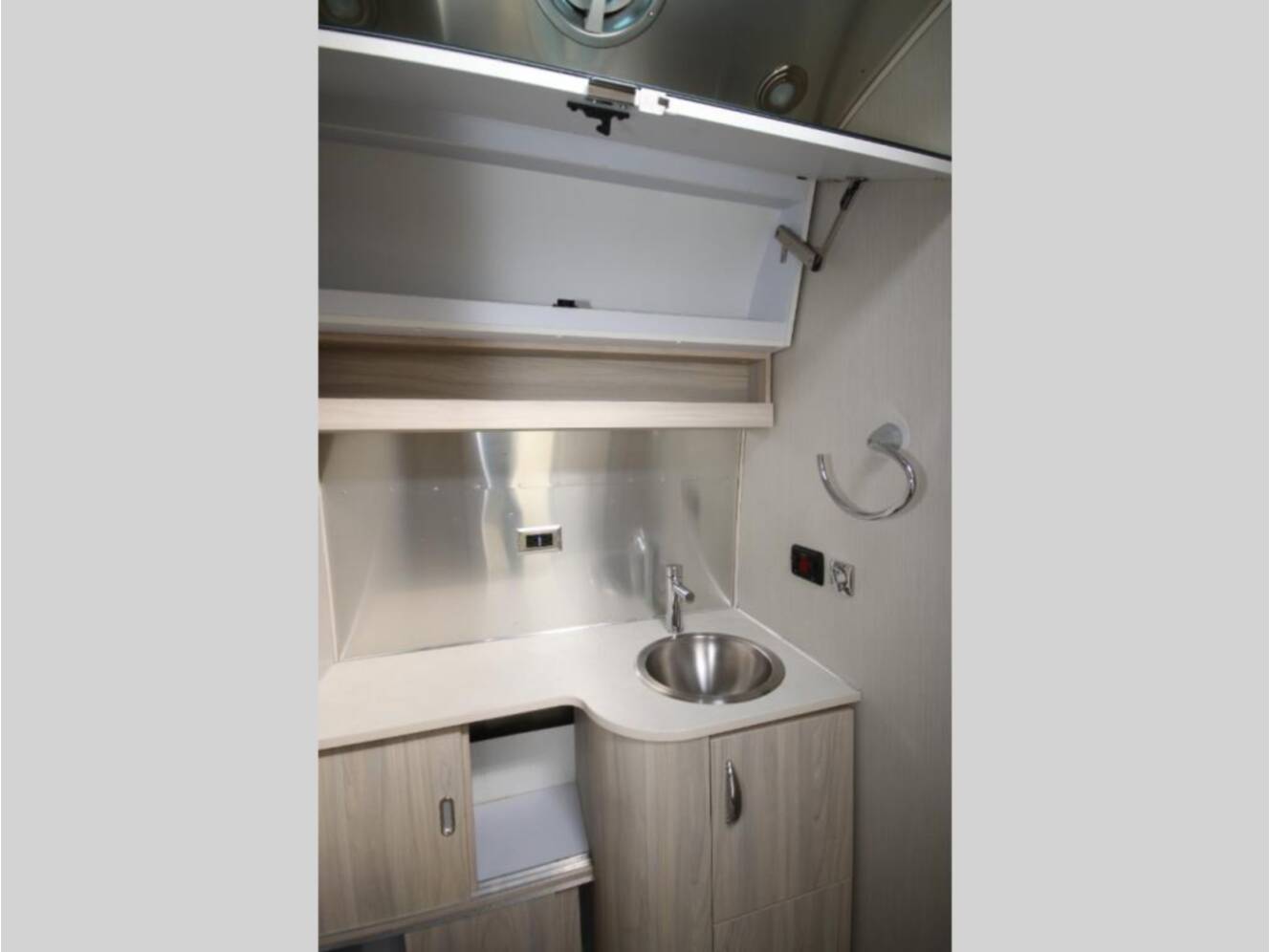 A photo of this 2019 Airstream Globetrotter 27FBQ