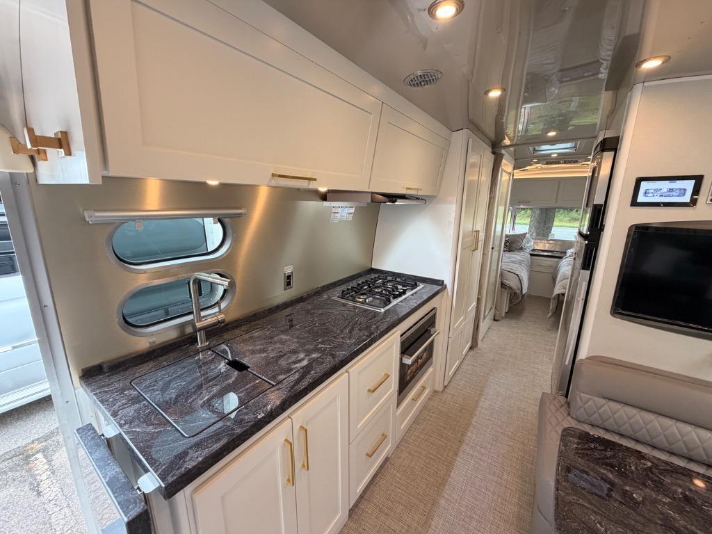 2027 Airstream Classic 30RB in monroe NC
