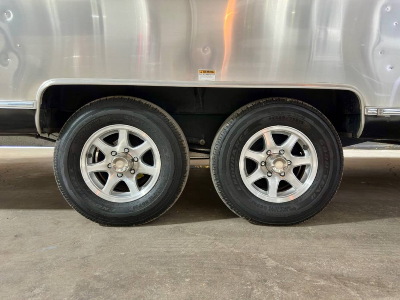 A photo of this 2023 Airstream Flying Cloud 30FB Bunk